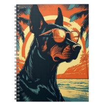 Doberman an einem tropischen Strand bei Sonnenunte