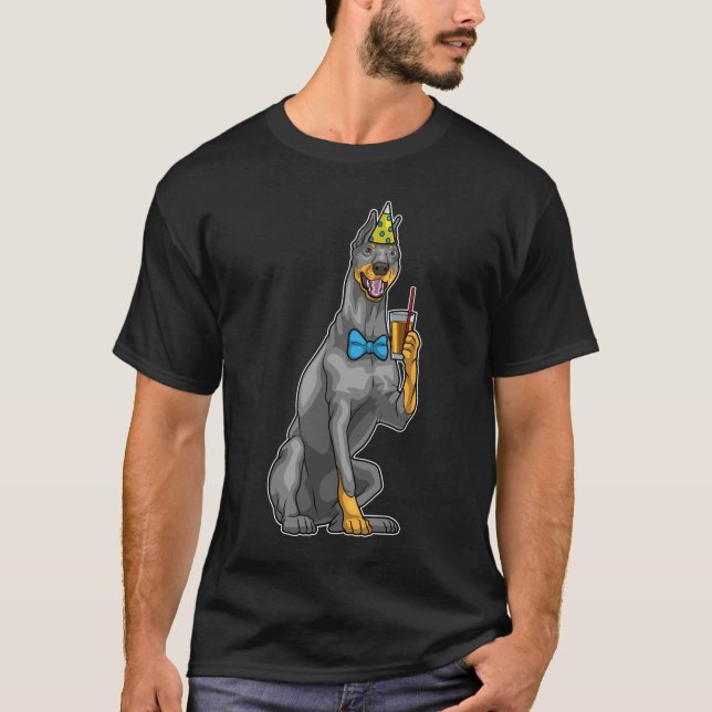 Doberman Birthday Juice T-Shirt (Vorderseite)