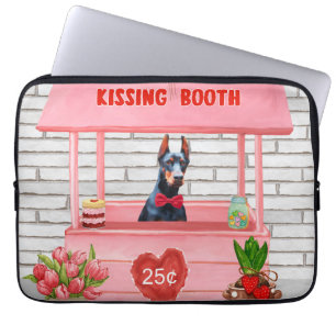 Doberman Dog Valentine's Day Kissing Booth Laptopschutzhülle
