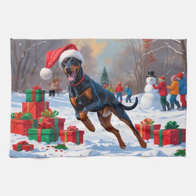Doberman läuft im Schnee mit Weihnachtshut Geschirrtuch (Horizontal)