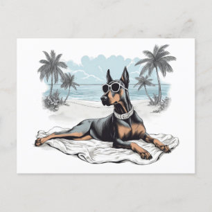 Doberman mit Sonnenbrille am Strand Postkarte
