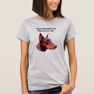 Doberman Pinscher geschützt durch den lustigen T - T-Shirt