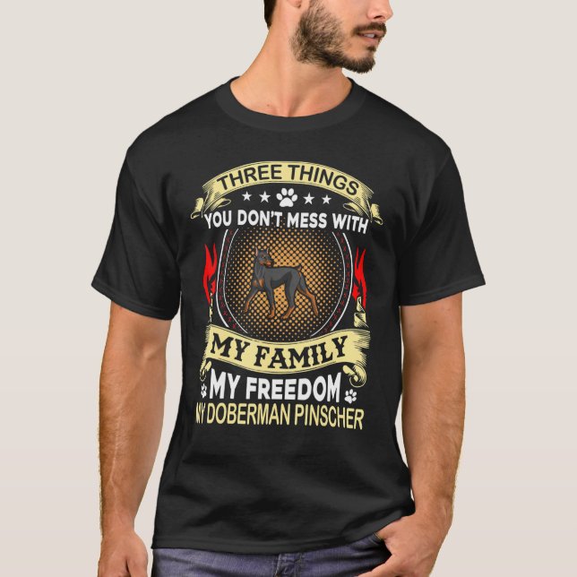 Doberman Pinscher Three Things You Dont Mess With  T-Shirt (Vorderseite)
