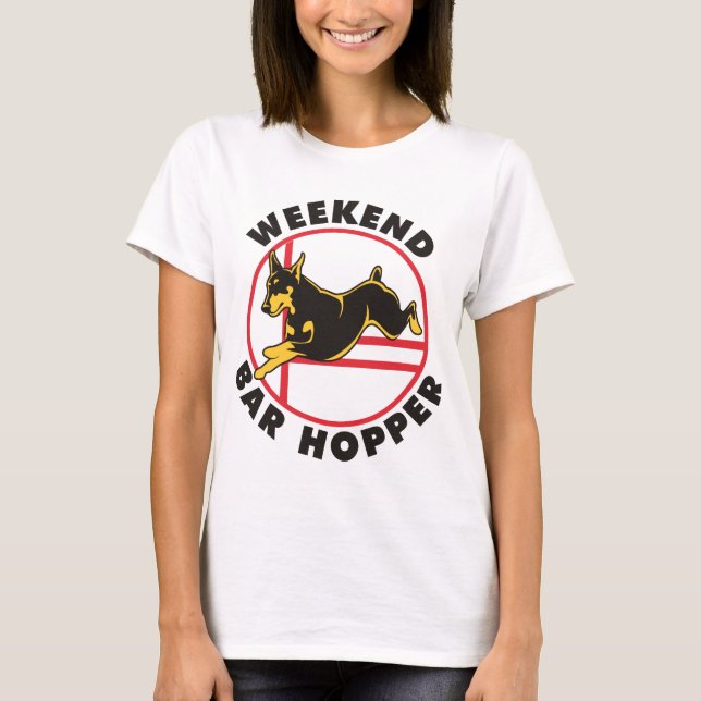 Dobermann-Agility-Wochenenden-Bar-Trichter T-Shirt (Vorderseite)
