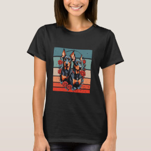 Dobermann Hund energetisch elegant aufmerksam aufr T-Shirt