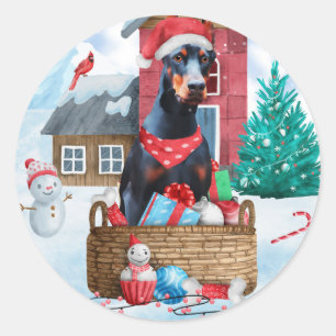 Dobermann-Hund im Schnee Weihnachtshundehaus Runder Aufkleber