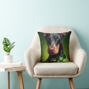 Dobermann-Hund im St. Patrick's Day-Kleid Kissen