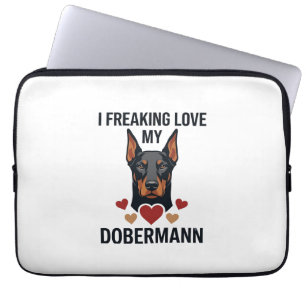 Dobermann Hund rote Herzen lieben_1 Laptopschutzhülle