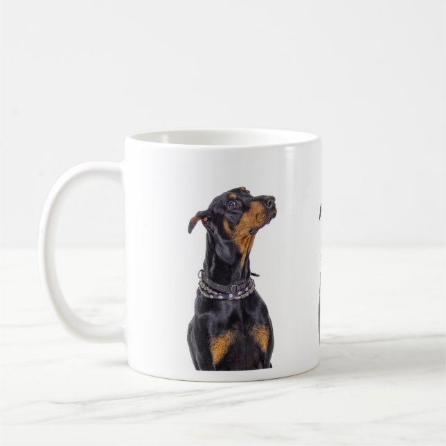 Dobermann mit der Sneaky Blick-Tasse Kaffeetasse (Links)