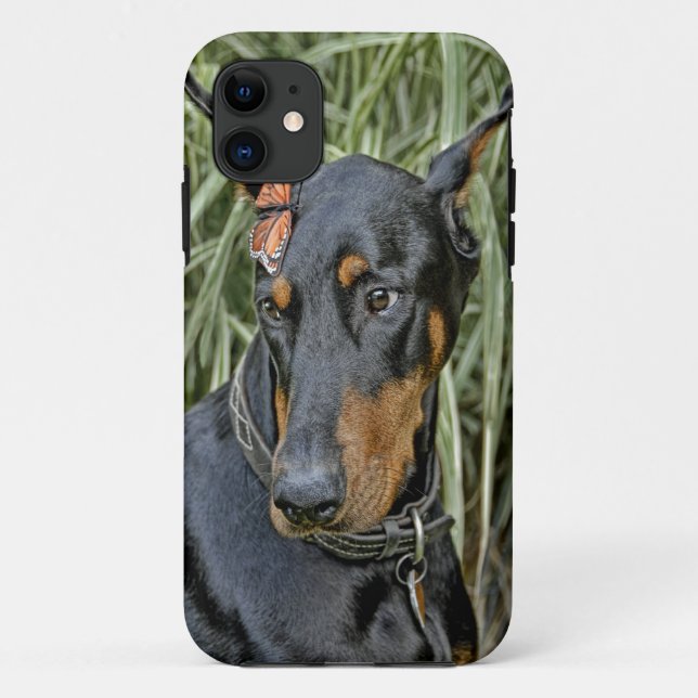 Dobermann-Schmetterlings-Überraschung Case-Mate iPhone Hülle (Rückseite)