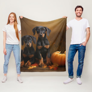 Dobermann-Welpe Herbstfreude Kürbis Fleecedecke