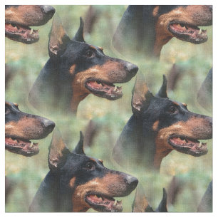 DobermannPinscher im Holz Stoff