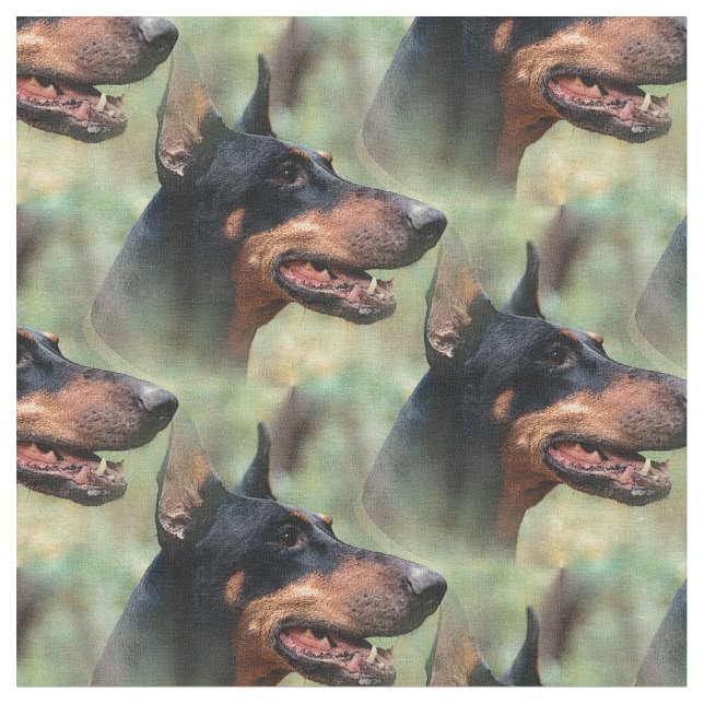 DobermannPinscher im Holz Stoff (Nahaufnahme)