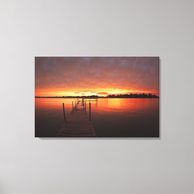 Dock bei Sonnenuntergang am Minnetonka-See, MN. Leinwanddruck (Vorderseite)