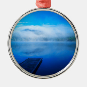 Dock on ruhe misty Lake, Kalifornien Silbernes Ornament
