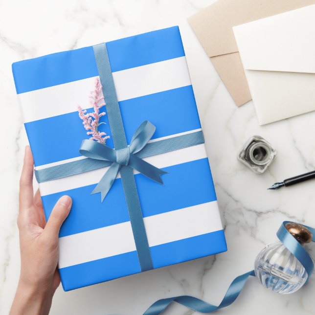 Dodger Blue White Classic Horizontal Striping Geschenkpapier (Schenken)