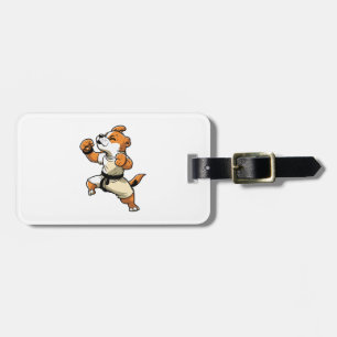 Dog Knows Karate transformiert Gepäckanhänger