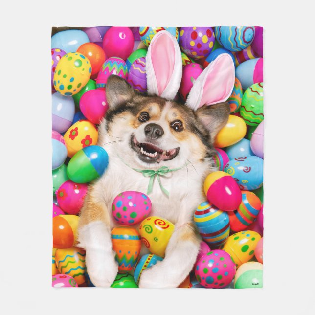 Dog Laying on Easter Eggs Fleecedecke (Vorderseite)