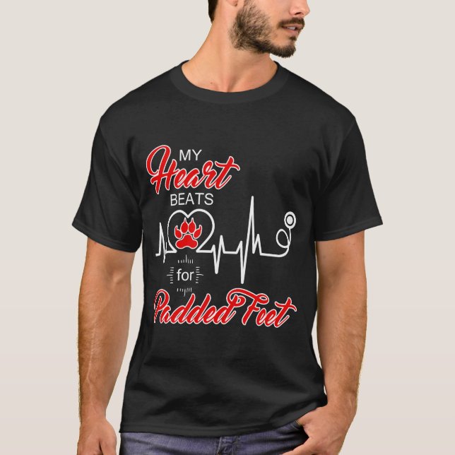 DOG Lover My HERART BEATS for Padding Feet DARK T-Shirt (Vorderseite)