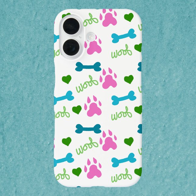 Dog Paw Druckknochen Hörnchen rosa blau grün iPhone 16 Hülle (A phone case with a pattern of dog paws, bones, hearts and woof in pink, blue and green.)