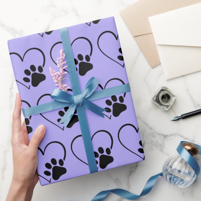Dog Paw Print and Heart on Lila Geschenkpapier (Schenken)