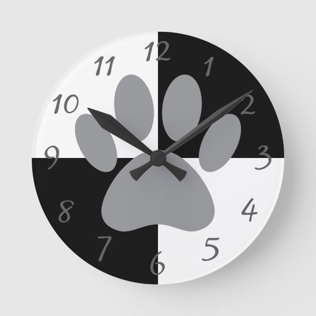 Dog Paw Print Black and White Custom Runde Wanduhr (Vorderseite)
