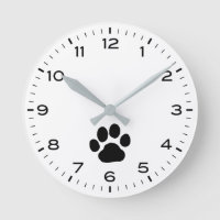 Dog Paw Print mit Stunden und Minuten