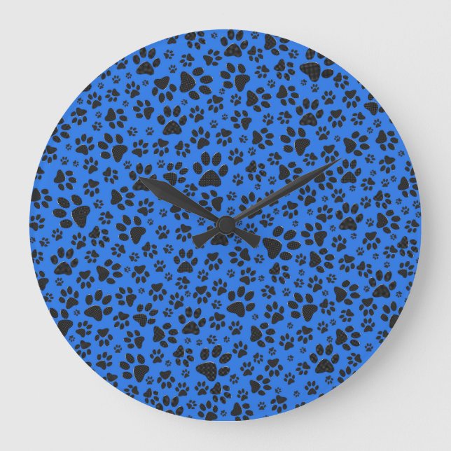 Dog Paws Black & White Polka Dot on tech blue Große Wanduhr (Vorderseite)