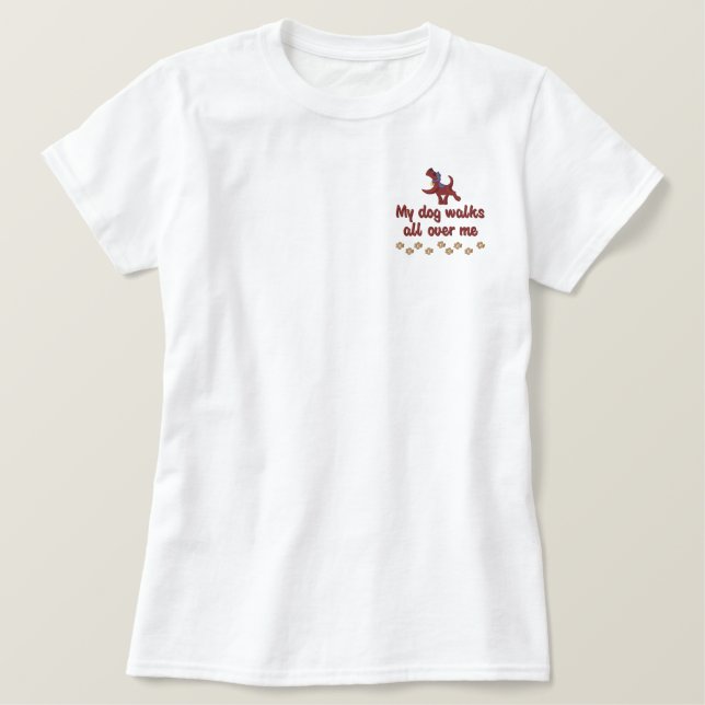 Dog Walk Besticktes T-Shirt (Design vorne)