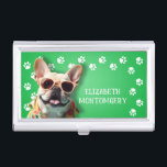 Dog Walker Paw Prints Visitenkarten Dose<br><div class="desc">Dieser Visitenkartenhalter,  personalisiert mit Ihrem Namen,  verfügt über einen niedlichen französischen Bulldog auf hellgrün mit weißem Pfotendruck. Vergnügen als Geschenk oder eine tolle Möglichkeit,  Ihre eigenen Visitenkarten zu tragen.</div>