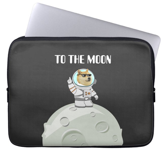Dogecoin zum lustigen schwarzen Astronautenhund Laptopschutzhülle (Vorderseite)