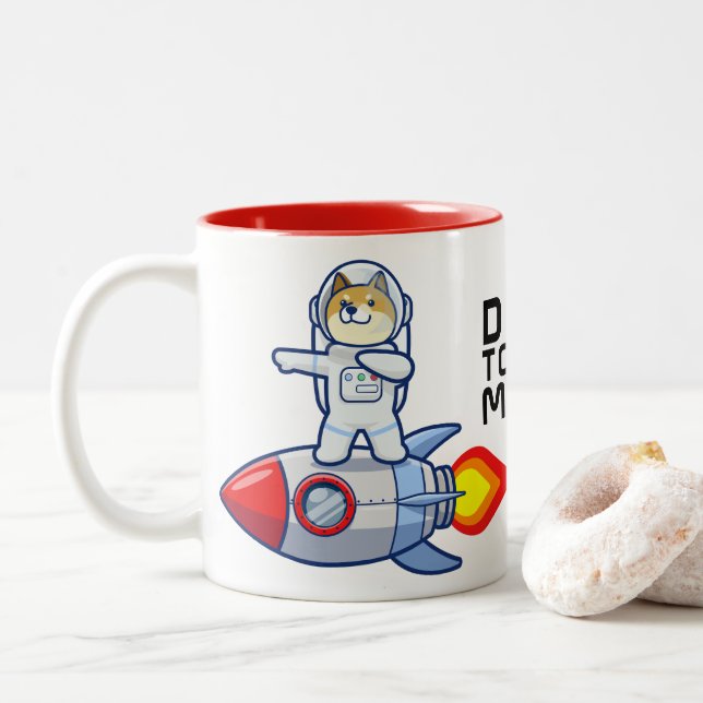 Dogecoin zum Moon Rocket Man Weltraumdampf Krypto  Zweifarbige Tasse (Mit Donut)