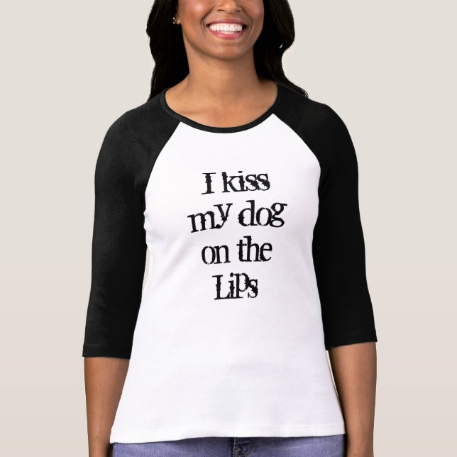 Dogge-Freunde küsse ich meinen Hund auf den Lippen T-Shirt (Vorderseite)
