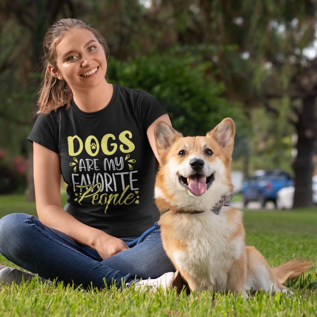 Dogs are my Favorite People Funny dog T-Shirt (Von Creator hochgeladen)