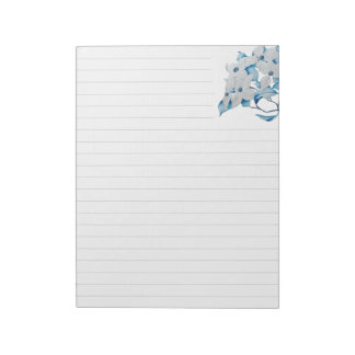 Dogwood-Blume auf einem großen Notepad Notizblock