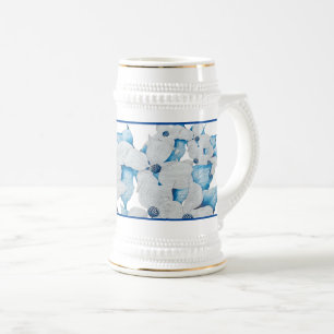 Dogwood-Blume auf einem Stein Bierglas