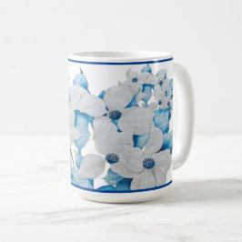 Dogwood-Blume auf einer klassischen Tasse