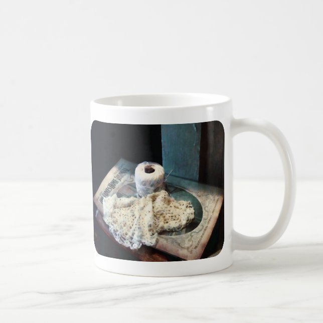 Doily und Crochet Thread Kaffeetasse (Rechts)