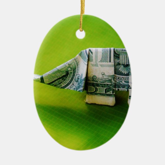 Dollar-Bill Origami Elephant auf grünem Hintergrun Keramik Ornament (Vorne)