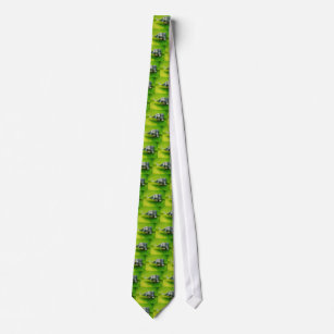 Dollar-Bill Origami Elephant auf grünem Hintergrun Krawatte
