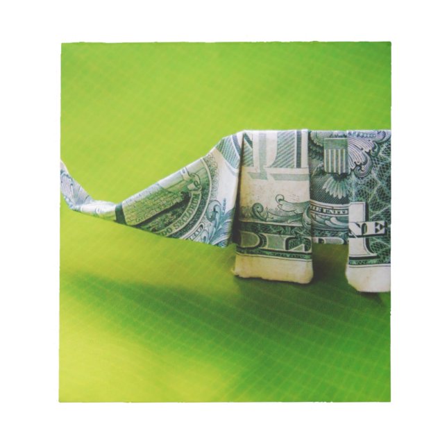 Dollar-Bill Origami Elephant auf grünem Hintergrun Notizblock (Vorderseite)