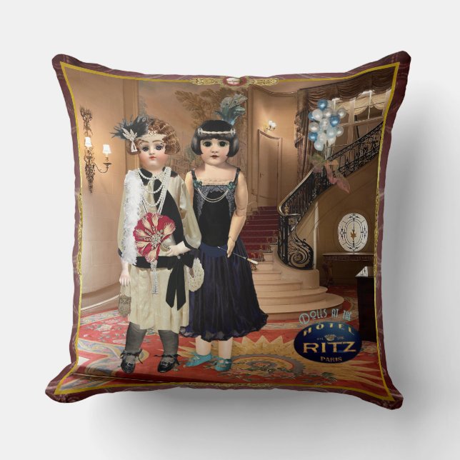 Dolls at the Ritz Throw Pillow Kissen (Vorderseite)