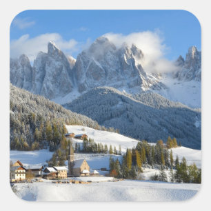 Dolomitdorf im Winteraufkleber Quadratischer Aufkleber