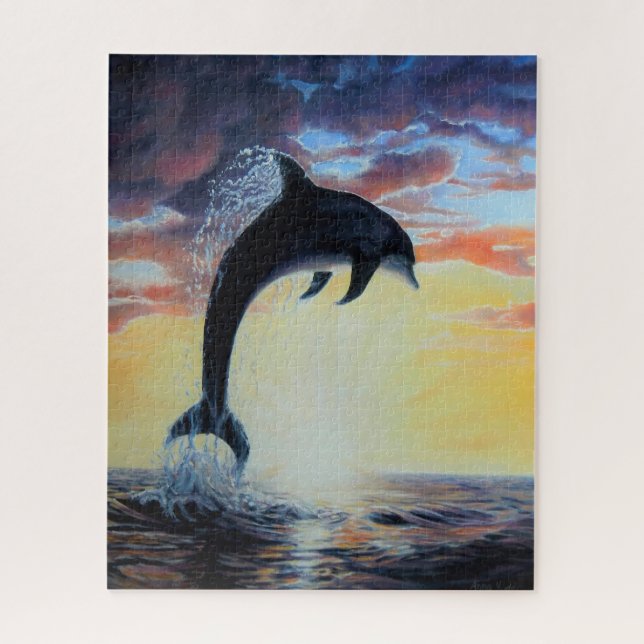Dolphin springt bei Sonnenuntergang/Sonnenaufgang  (Vertikal)