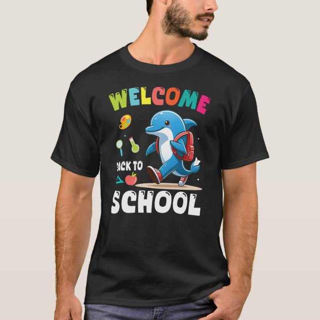 DOLPHIN Student Wearing Backpack Welcome Back To S T-Shirt (Vorderseite)