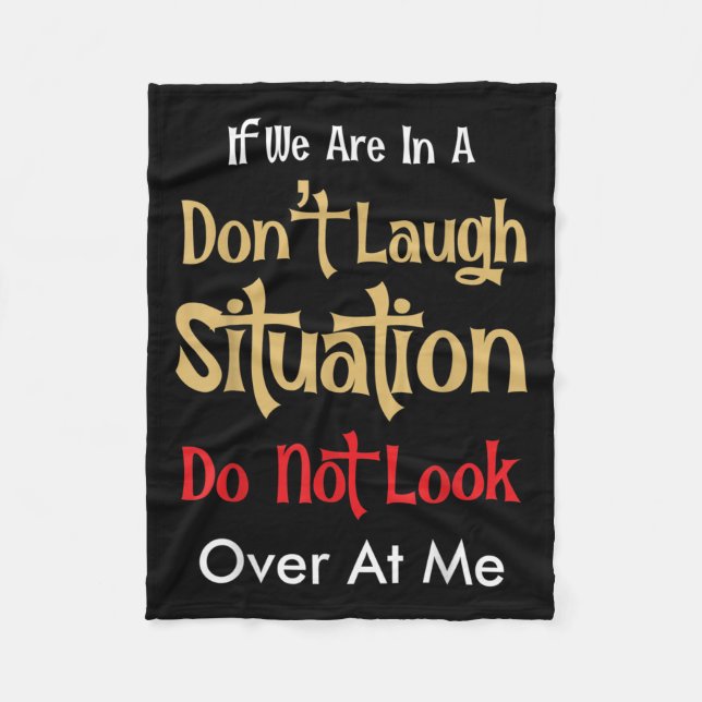 Don’t Laugh Situation Dont Look Over At Me Funny Q Fleecedecke (Vorderseite)
