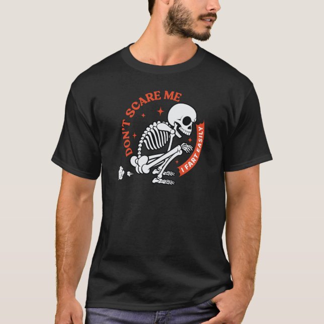 Don`t Scare Me I Fart Easily Skeleton Halloween T-Shirt (Vorderseite)