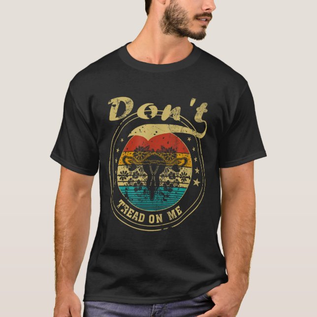 Don’t Tread On Me Uterus  T-Shirt (Vorderseite)
