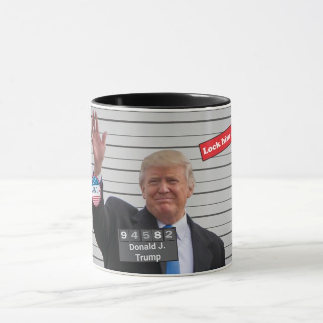 Donald J. Trump Satirisch Police Mugshot Fun Tasse (Zentrum)
