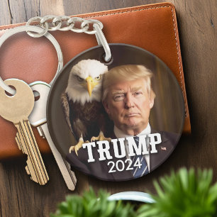 Donald Trump 2024 Photo - aigle chauve sur l'épaul